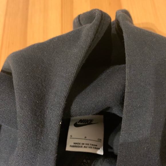 Nike Tech Fleece top all black Size Small - Picture 4 of 4